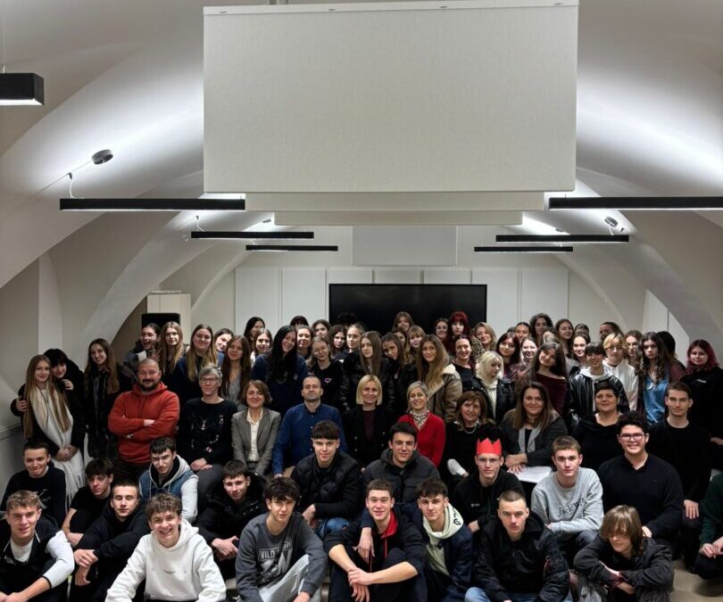 Povijesna grupa  „Teslin vremeplov“ obilježila 1100.-tu godišnjicu Hrvatskoga Kraljevstva