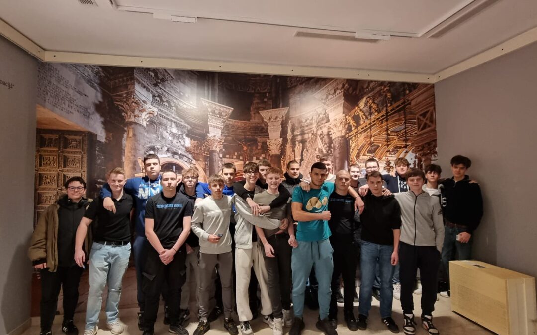 “U početku bijaše kraljevstvo – izložba u povodu 1100 godina Hrvatskoga kraljevstva” – posjet izložbi (izvanučionička nastava)